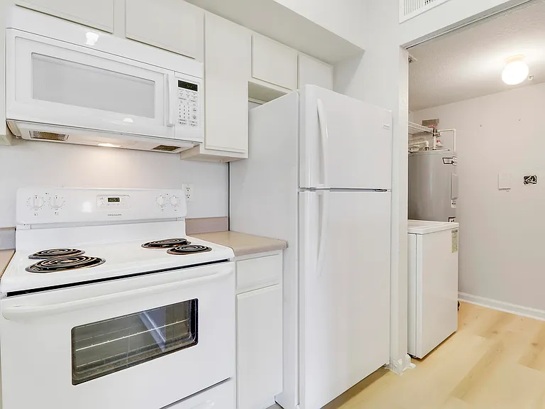 121 SW Palm Dr #306 — Photo 8