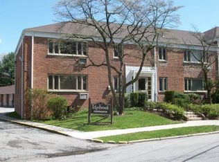 32 Lawrence Dr APT C, White Plains, NY 10603