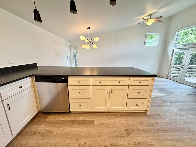 5706 Burgess Ave — Photo 10