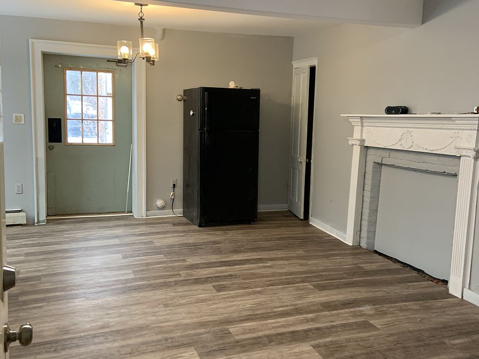 1st image of 158 Main St APT 4
