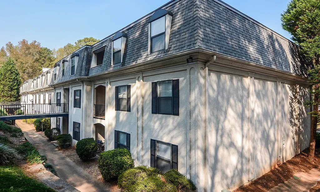Northern Pines Apartments — Photo 4