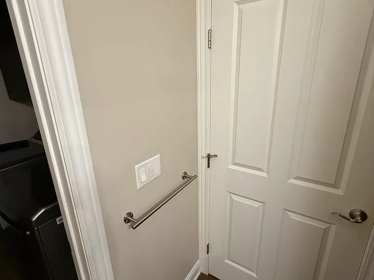 950 Perry St — Photo 12