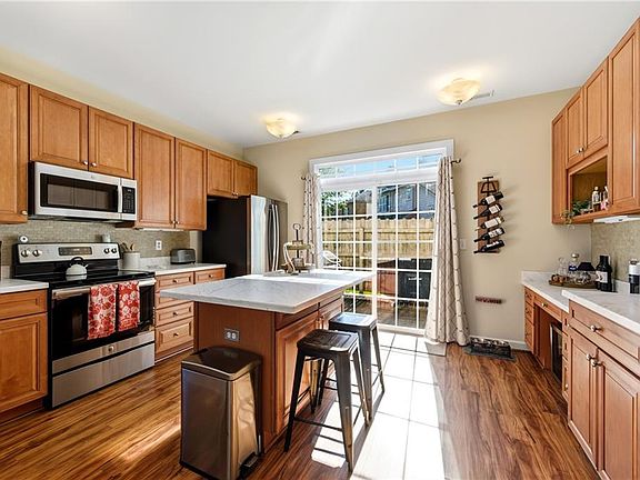 3rd image of 636 Sweet Leaf Pl