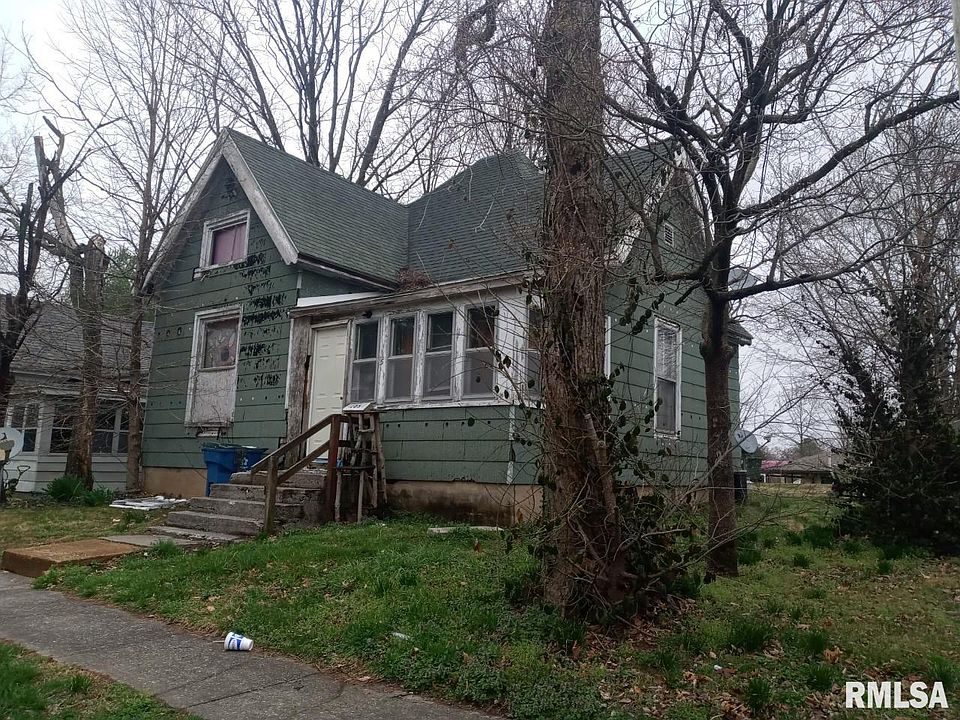 2nd image of 105 Warren St