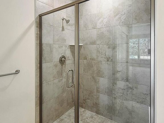 5th image of 431 Lee Pl