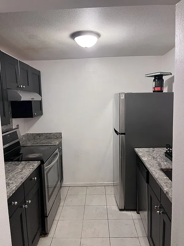 2 bed, 772 sqft, $2,000 — Photo 3