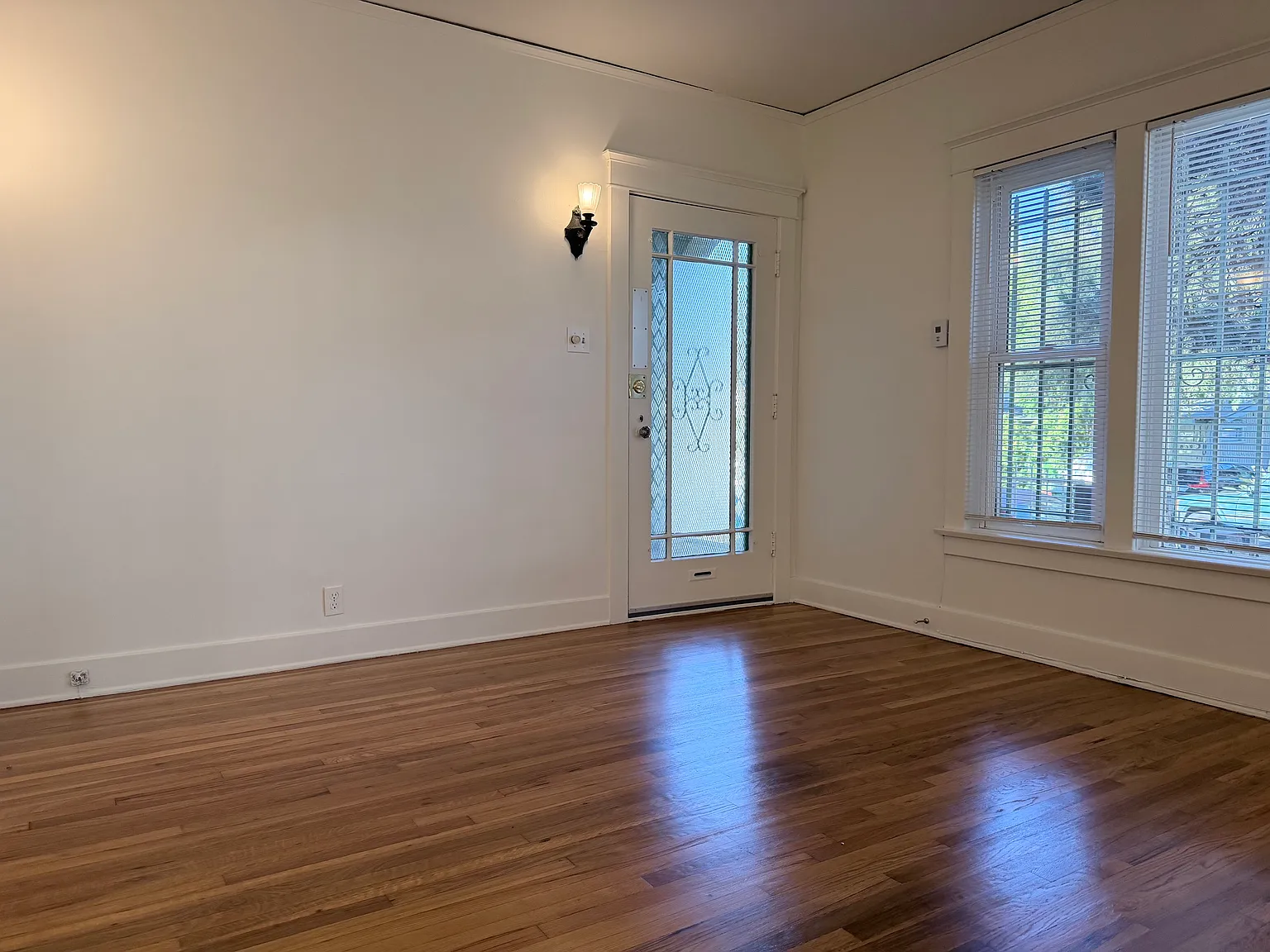 1 bed, 920 sqft, $2,895 — Photo 3