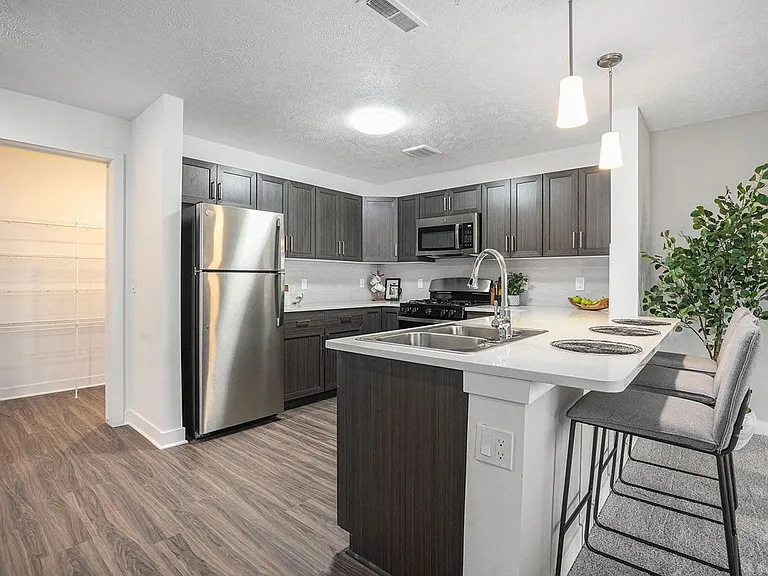 Meadowbrooke Apartment Homes — Photo 3