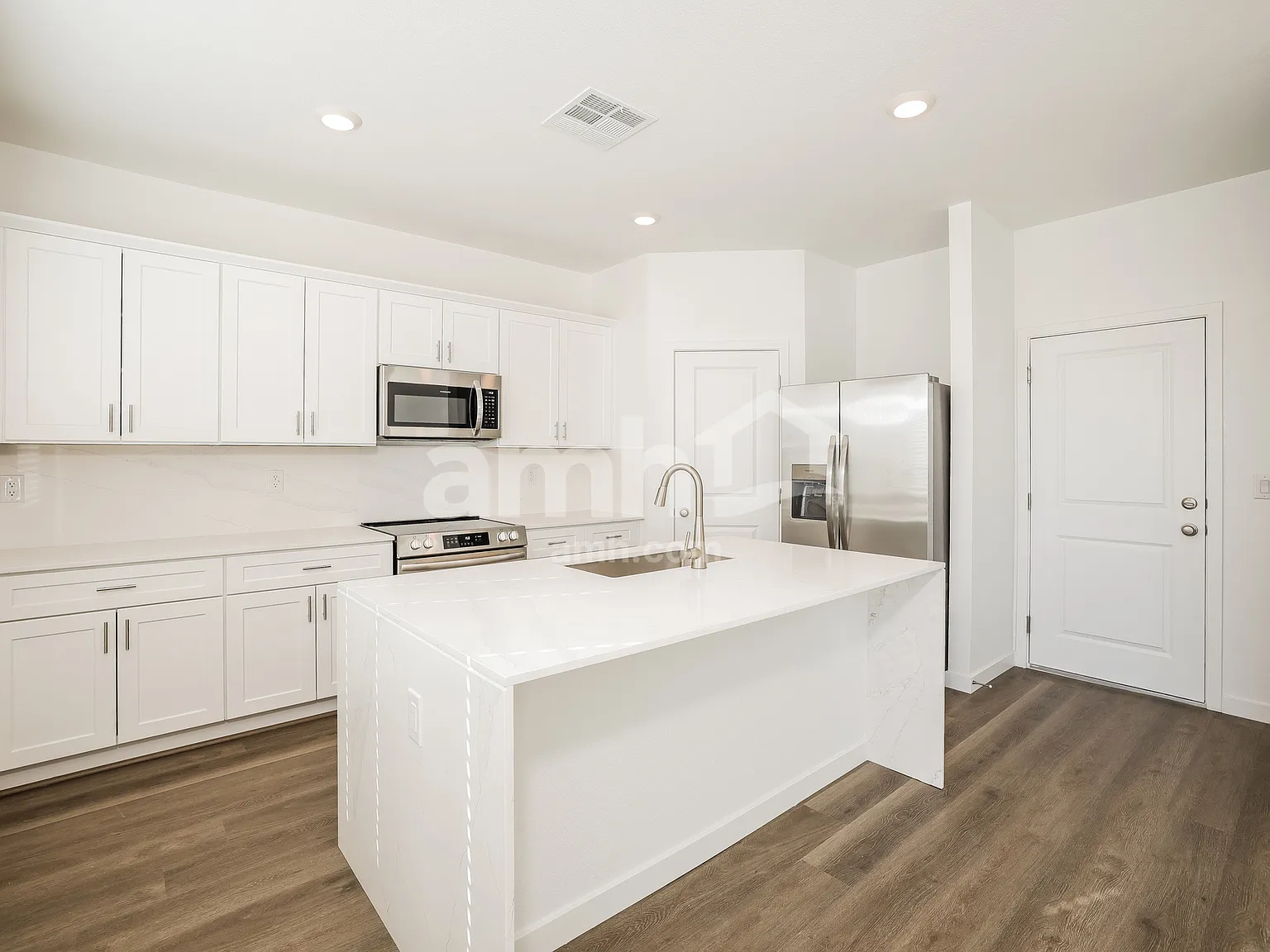 4 bed, 2.5 bath, 2322 sqft, $3,120 — Photo 3