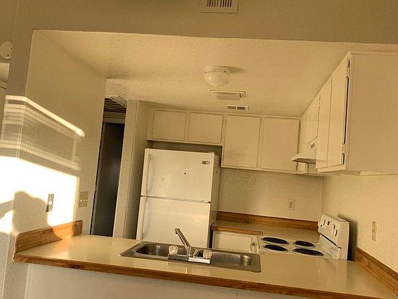 2nd image of 4957 S Park Ave