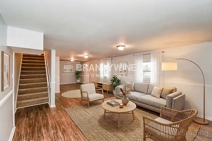 4 bed, 2.5 bath, 2784 sqft, $2,035 — Photo 3