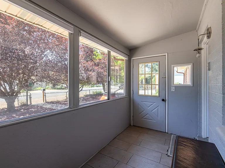 304 W Pine Ave — Photo 2