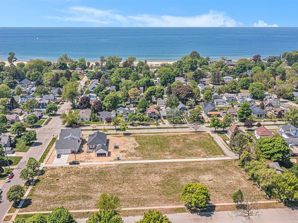 403 N Lewis St, Ludington, MI 49431