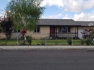 109 Apache Dr, Grandview, WA 98930
