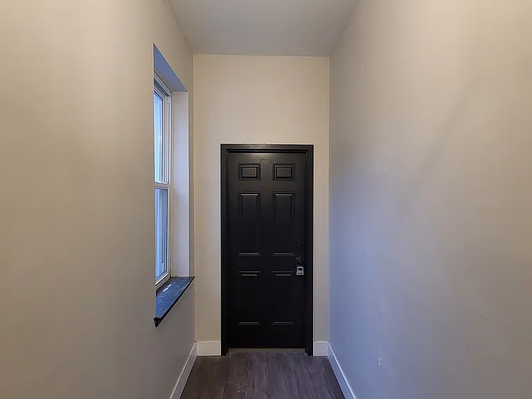 8-10 King St #8 — Photo 9