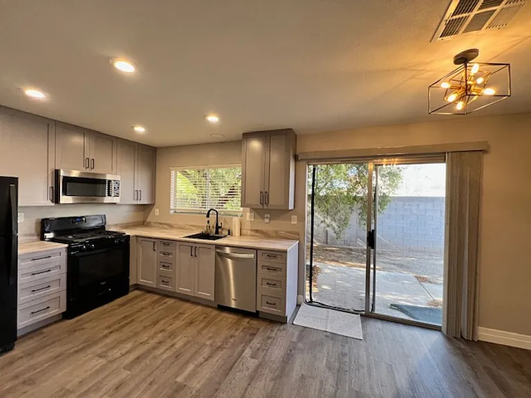 2526 Wolverton Ave — Photo 30