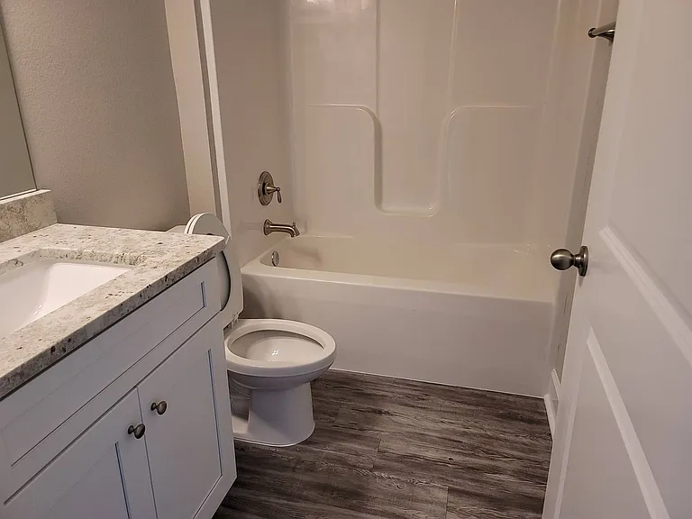 29 Commodore Pl — Photo 8
