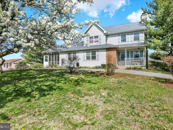 16 Linden Dr, Hamburg, PA 19526