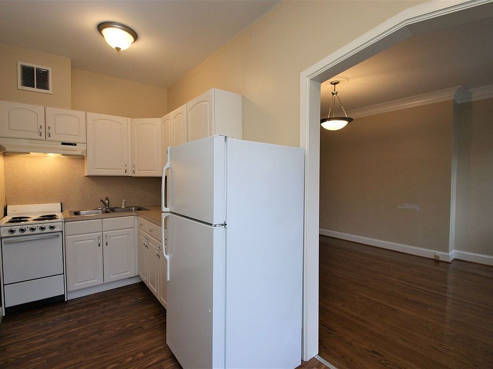 1st image of 311 6th Ave S APT 215
