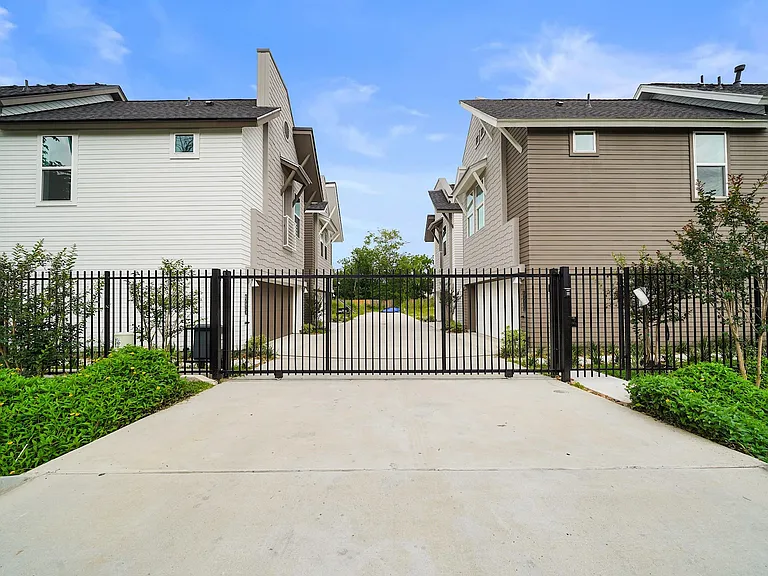 7504 Carver Rd #D — Photo 31