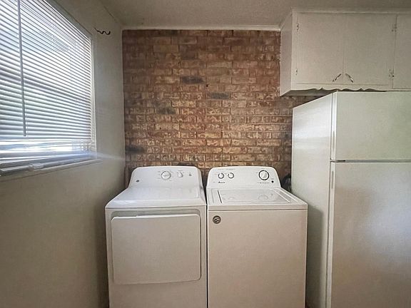 3rd image of 970 W Berry St