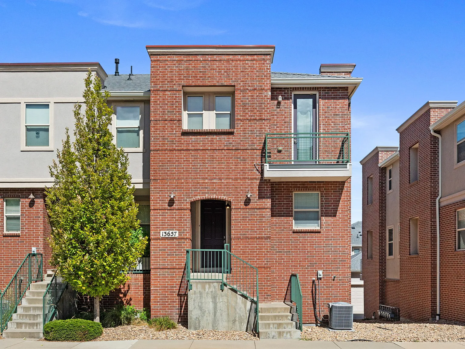 3 bed, 1824 sqft, $2,800 — Photo 2