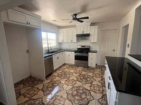3rd image of 1508 Hoffman Dr NE