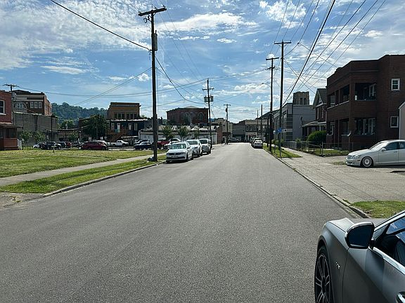 4th image of 727 Indiana Ave