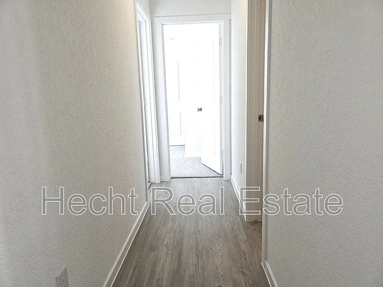 2440 Lost Creek Rd — Photo 5