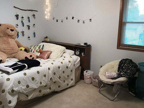 Bedroom, new paint 