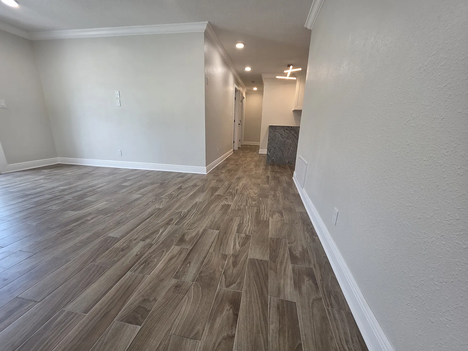 3 bed, 1100 sqft, $2,750 — Photo 3
