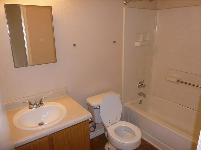 2704 Vinson Ct — Photo 8