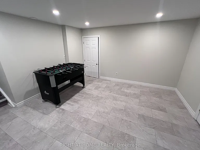 46 Radcliffe Cres — Photo 35