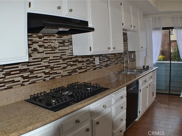 5841 Etiwanda Ave — Photo 10