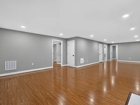 9226 Campfire Ct, Bristow, VA 20136