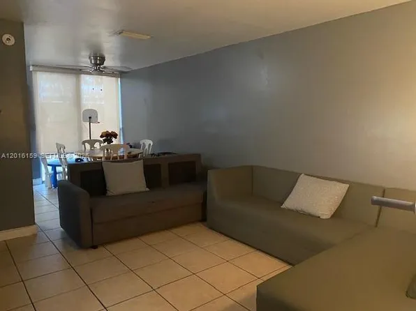 6166 SW 68th St #23, South Miami, FL 33143