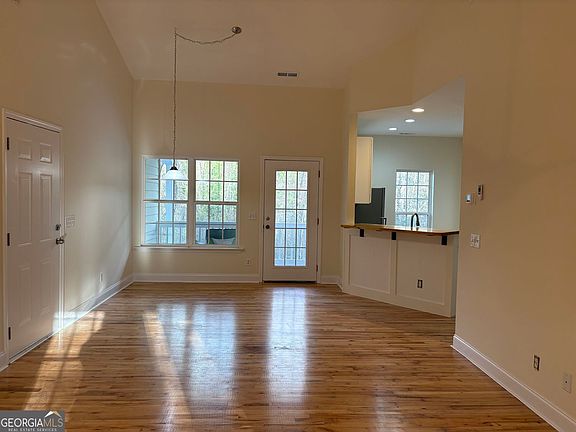 2nd image of 74 Lockerbie Ct Unit 201