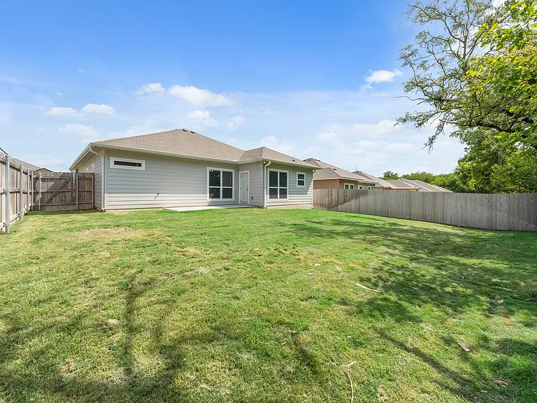 2217 Petersburg Ln — Photo 16