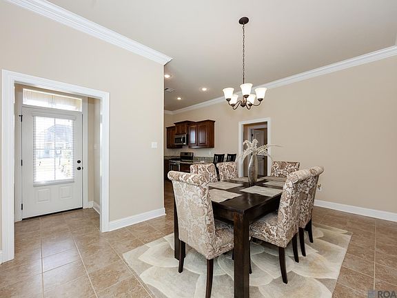 4th image of 3648 Union Dr