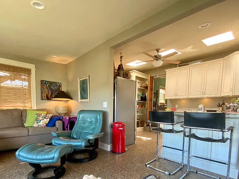 2409 Vancouver Ave — Photo 9
