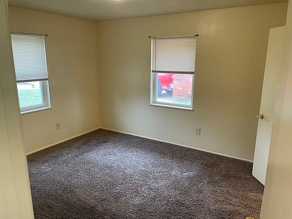 5th image of 2613 N Redmond Ave