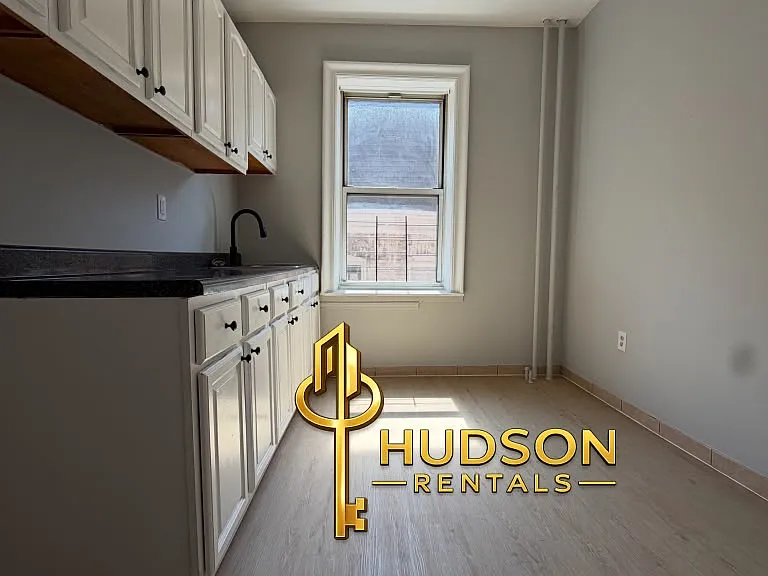 240 Claremont Ave #35 — Photo 1