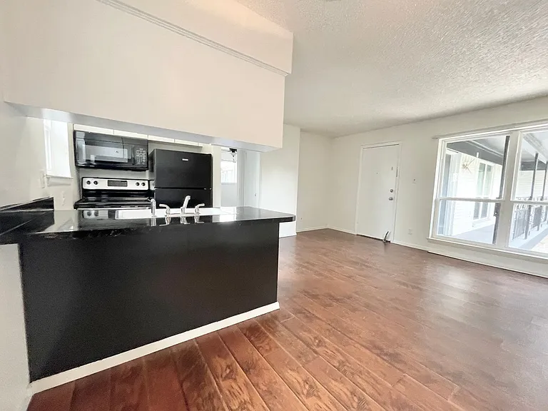 4811 Live Oak St — Photo 8