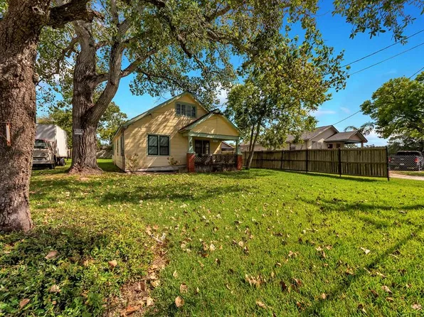 201 Oak St, La Marque, TX 77568
