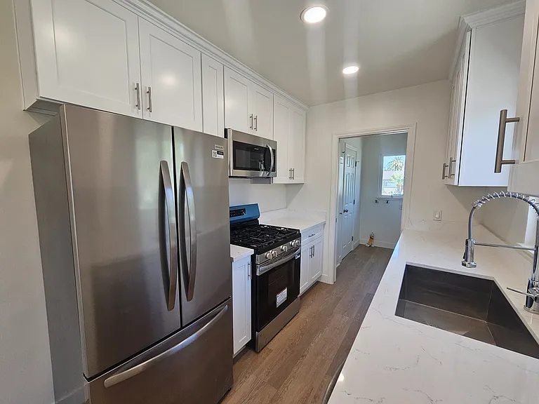 8552 Devenir Ave — Photo 4