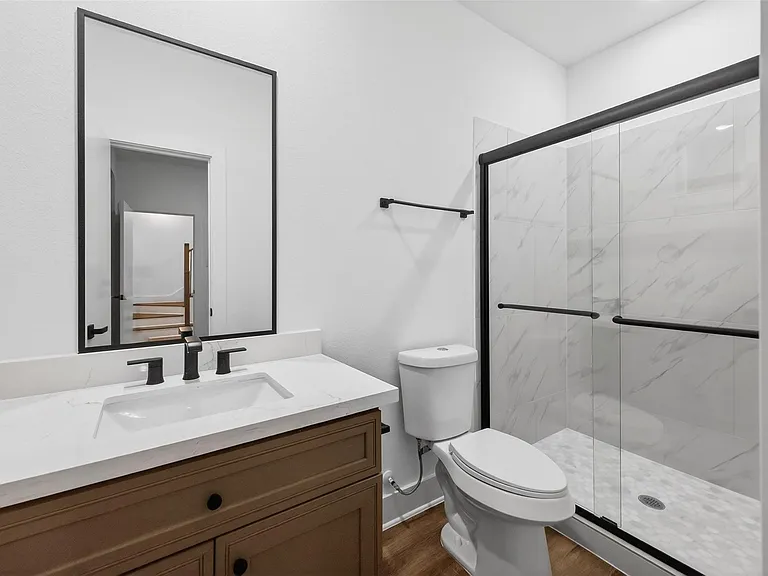 3003A Delano St — Photo 14