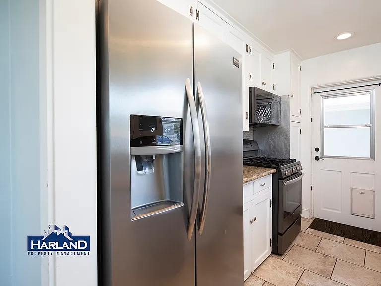 4255 Parks Ave — Photo 3