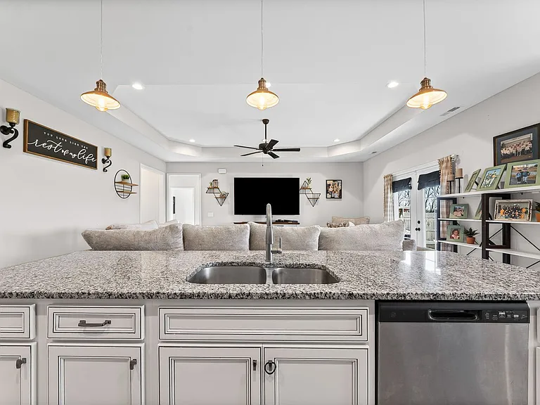 1819 Lexington Ave — Photo 8