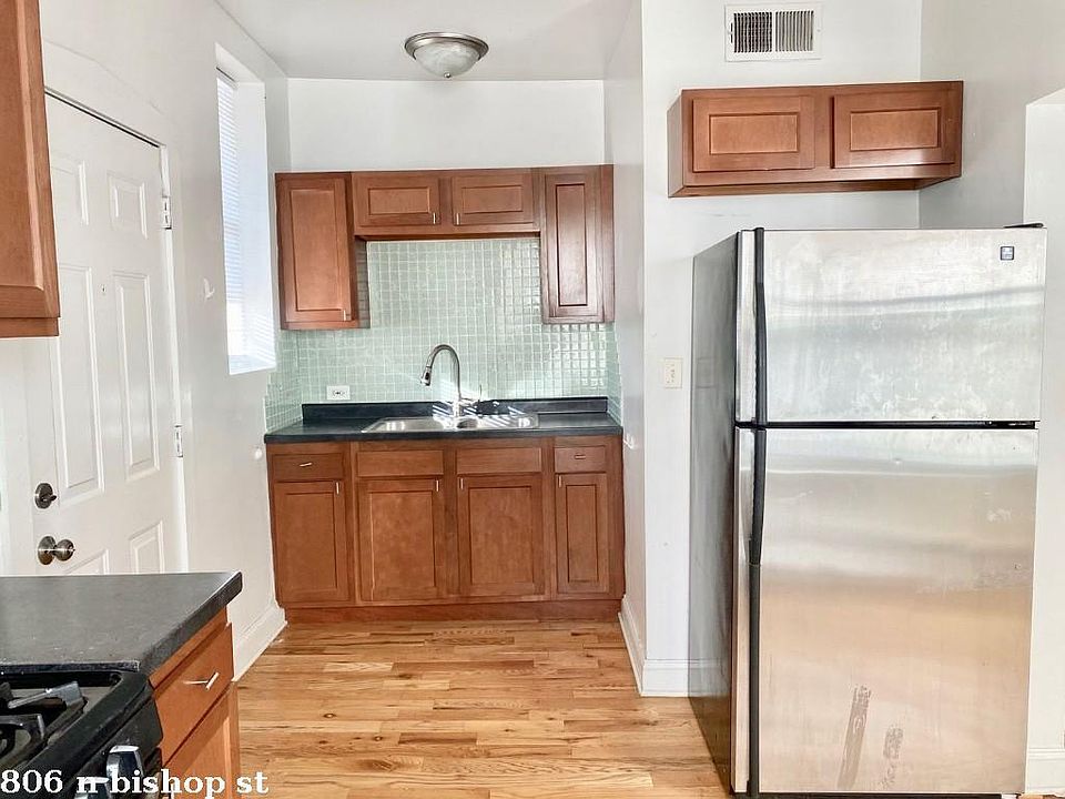 1st image of 806 N Bishop St #1517