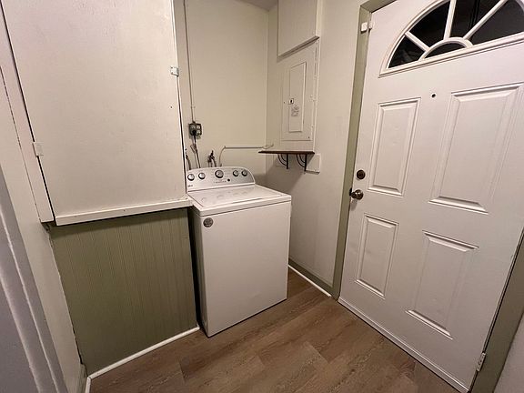 5th image of 2540 Elyria Ave
